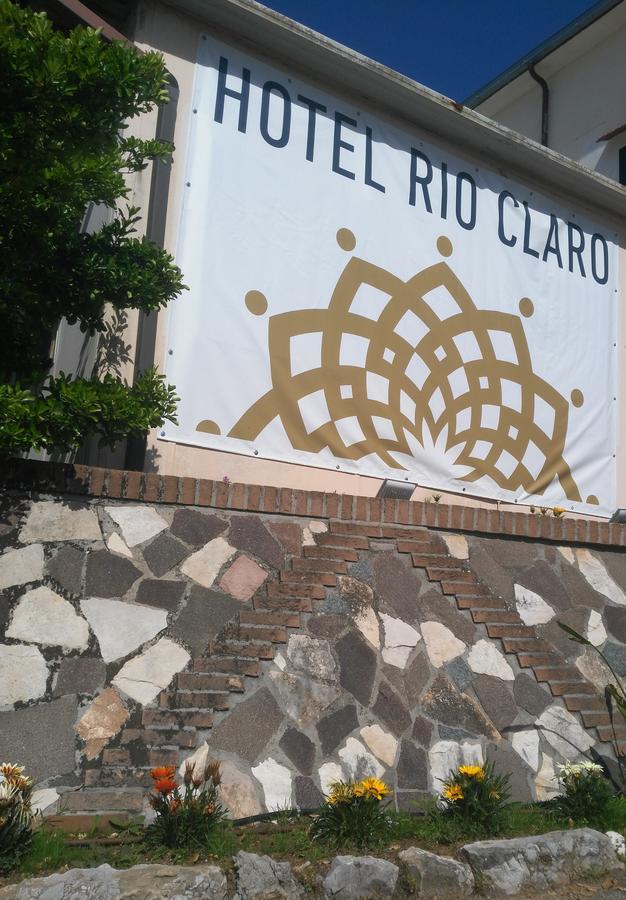 Hotel Rio Claro Fondi Buitenkant foto